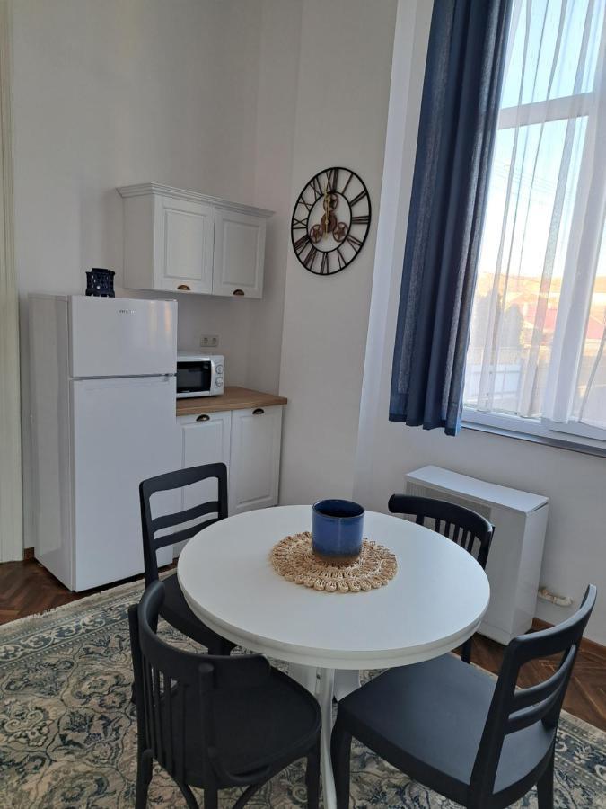 Weisz Apartment-City Center-Free Private Parking,Wifi,Ac Carei Eksteriør bilde