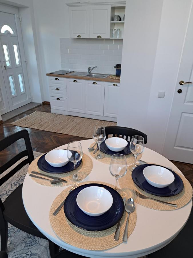 Weisz Apartment-City Center-Free Private Parking,Wifi,Ac Carei Eksteriør bilde