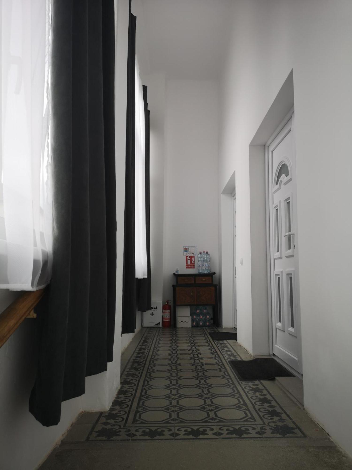 Weisz Apartment-City Center-Free Private Parking,Wifi,Ac Carei Eksteriør bilde
